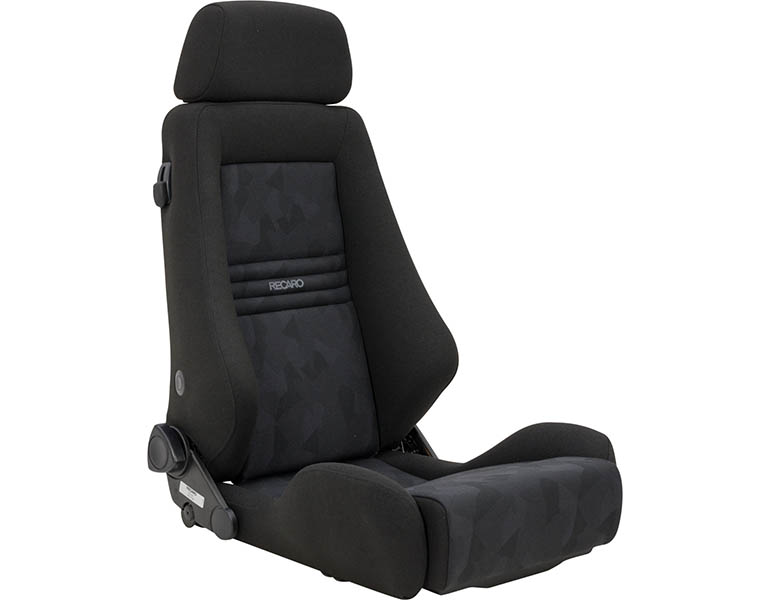 Ein isoliertes Foto des Recaro-Sitzes.
