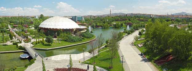 The exhibition in Ankara was held at Altınpark, not only a conference centre, but also a popular recreational area for the inhabitants of Ankara.