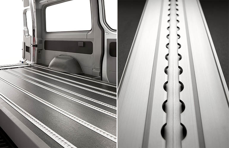 Bild 1: Innenansicht eines Fahrzeugs mit Aluminiumschienenboden. Bild 2: Nahaufnahme der Aluminiumschienenbodenplanke.
