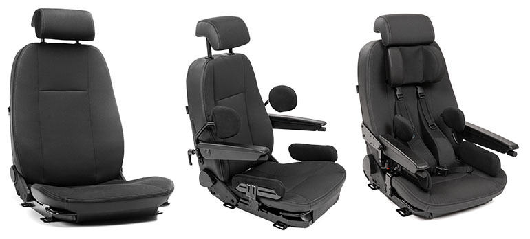 Sièges d'auto noirs les uns à côté des autres